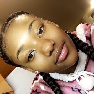 Meet your Posher, Jeniah